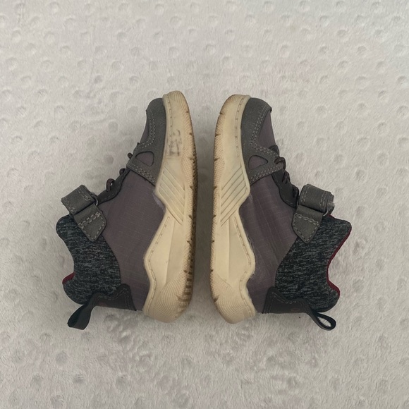 Carter’s Toddler Booties (size 5) - Picture 2 of 6